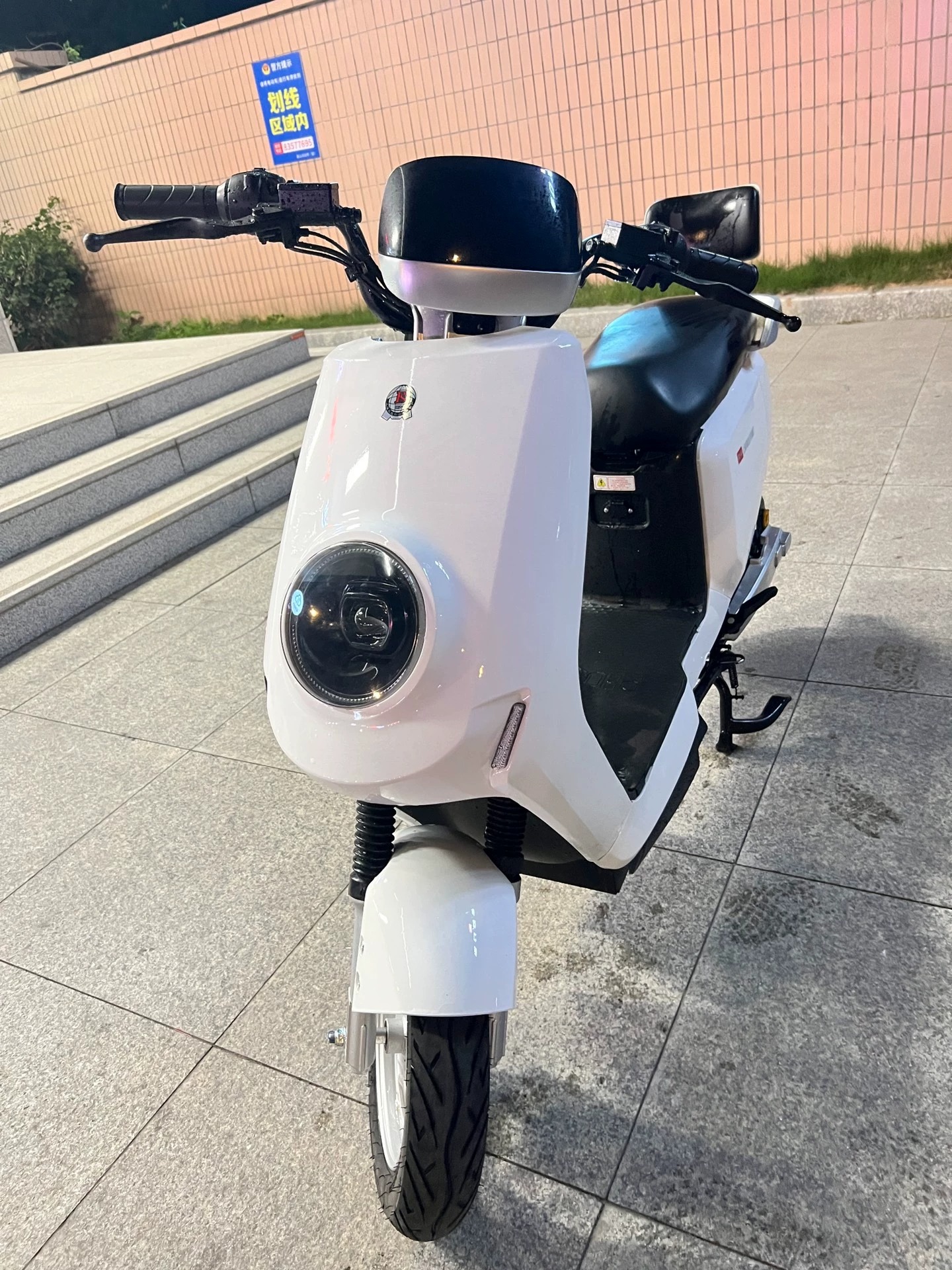 转让个人闲置二手电动车，刚买不久，证件齐全，带头盔，雨衣。